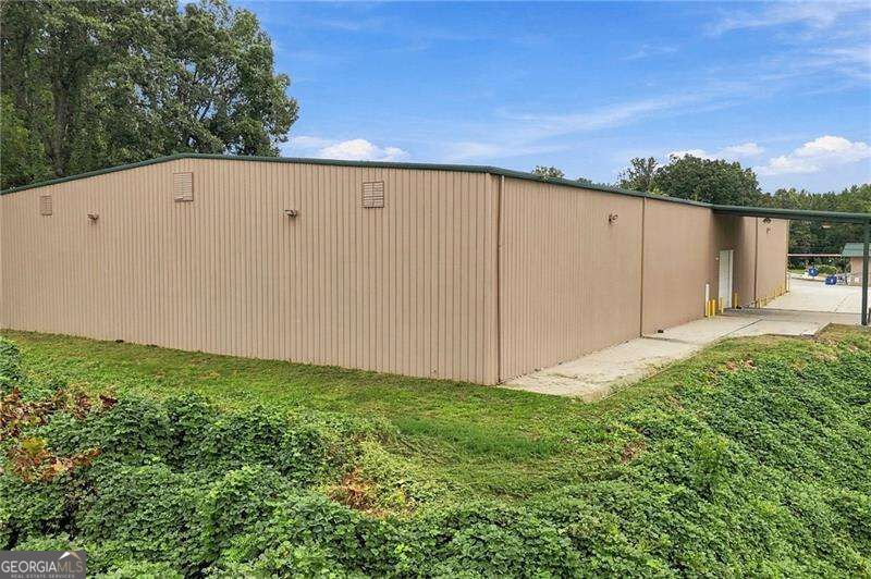 325 Poplar Street Property Photo 4