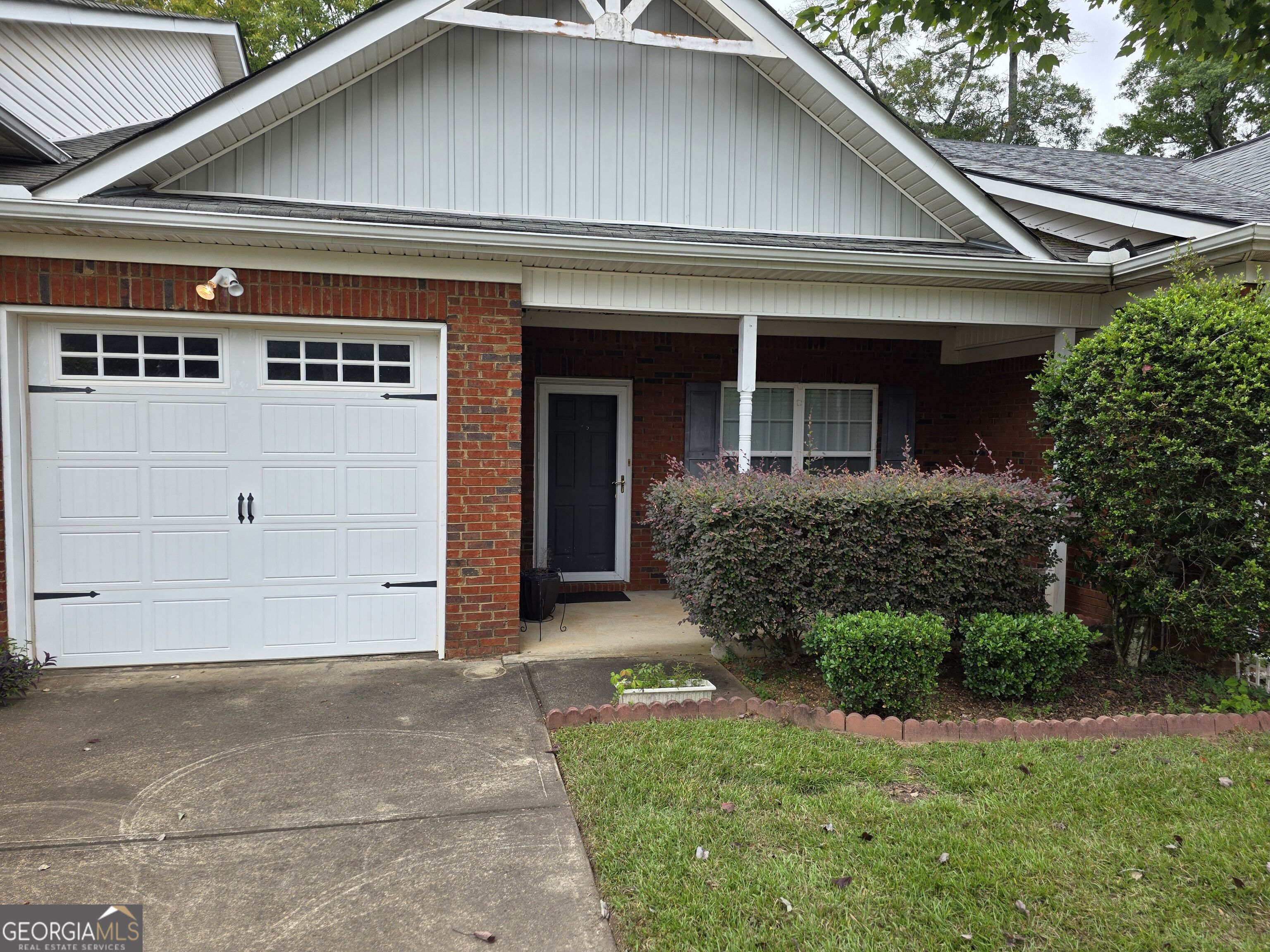 6880 Tara Oaks Drive Property Photo 1
