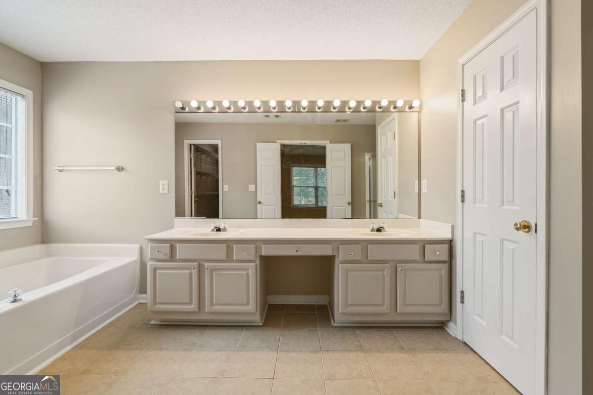 715 Soneley Court Property Photo 34
