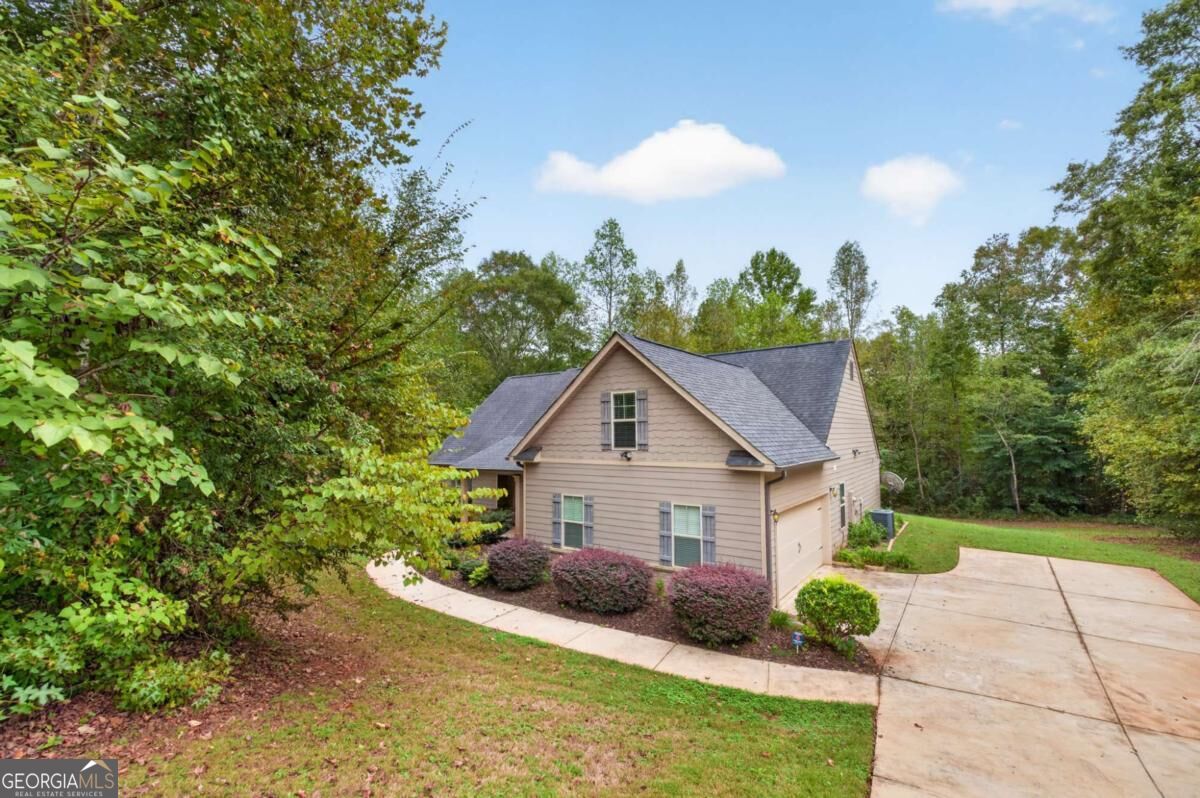 717 Oconee Lane Property Photo 2