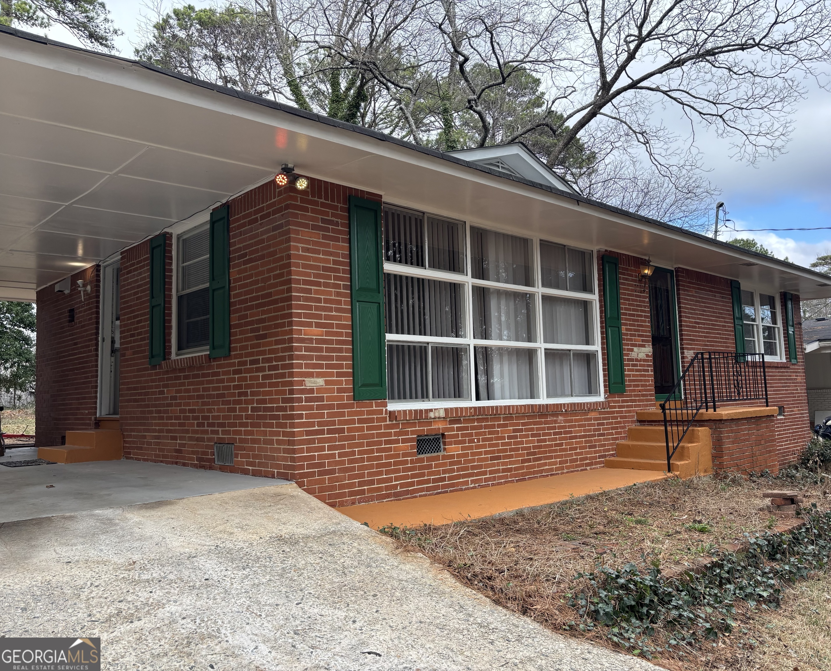 1516 Boulderwoods Drive Se Property Photo 2