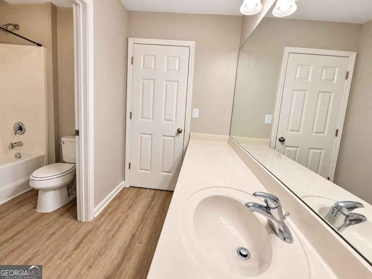 102 Westmont Way Property Photo 17