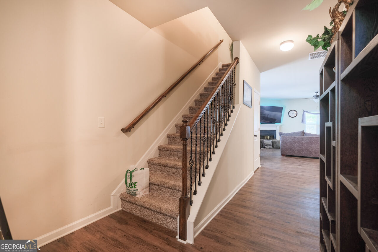 2711 Morgan Glen Road Property Photo 4
