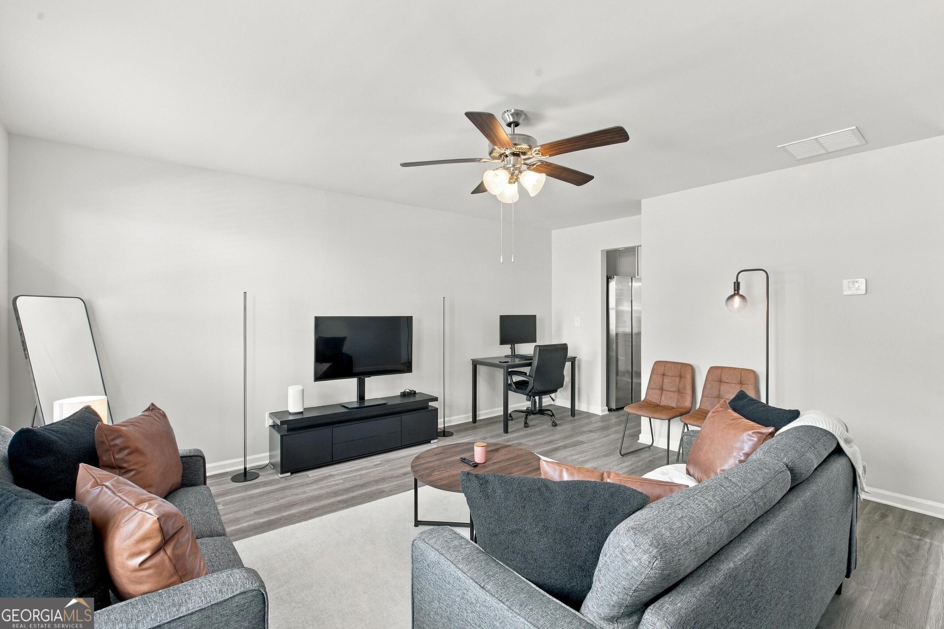 7275 Crestside Drive Property Photo 4