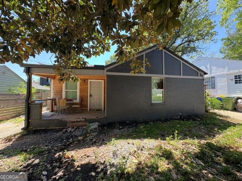 1664 M L King Jr Drive SW Property Photo 1