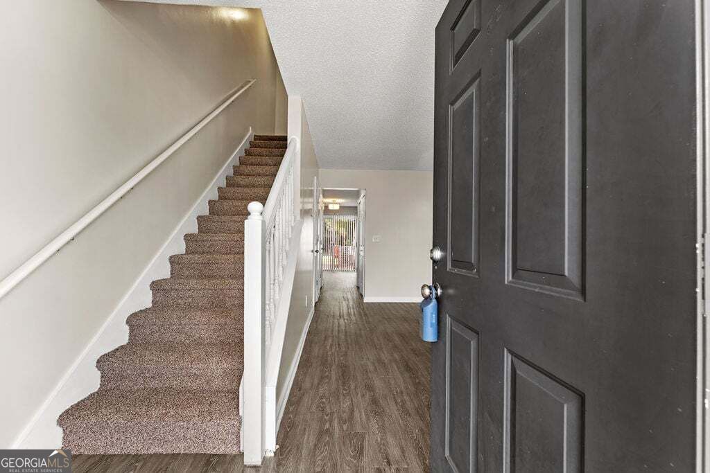 1547 April Lane Property Photo 4