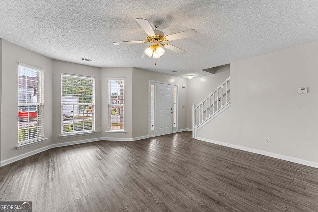 1547 April Lane Property Photo 5