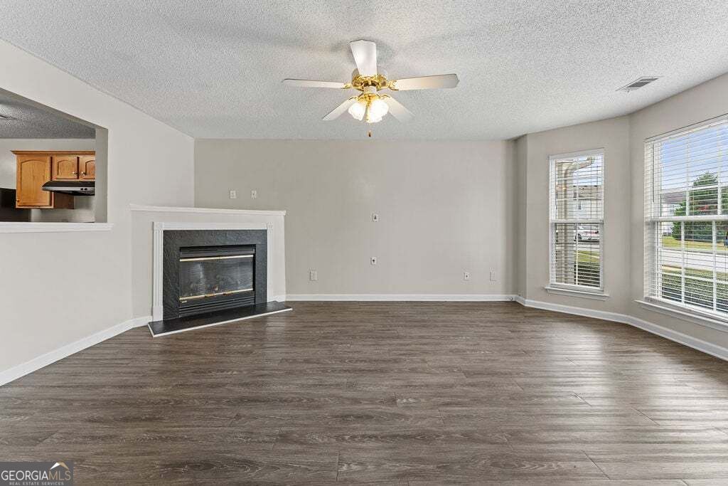 1547 April Lane Property Photo 6