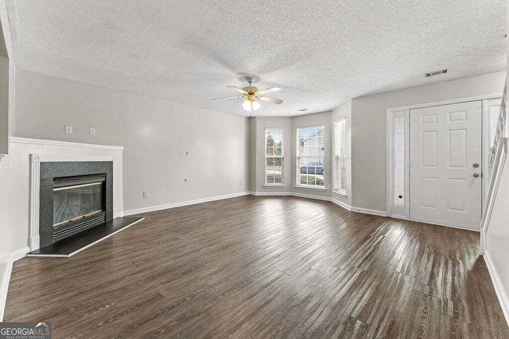 1547 April Lane Property Photo 8