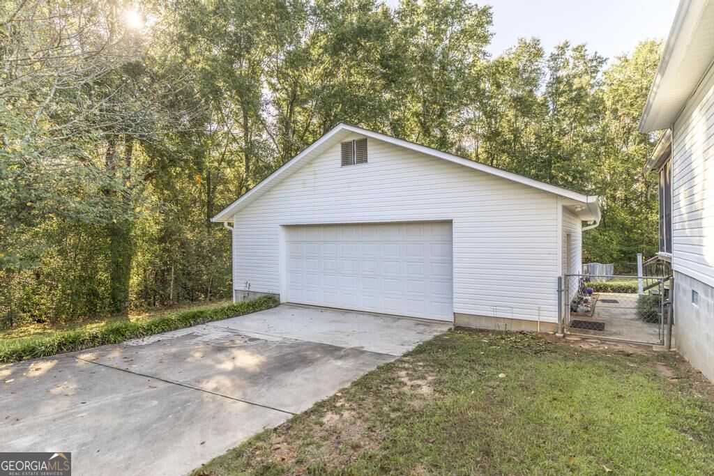 549 Burnett Road Property Photo 5