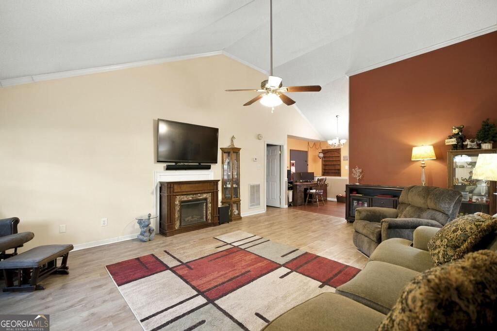 549 Burnett Road Property Photo 8