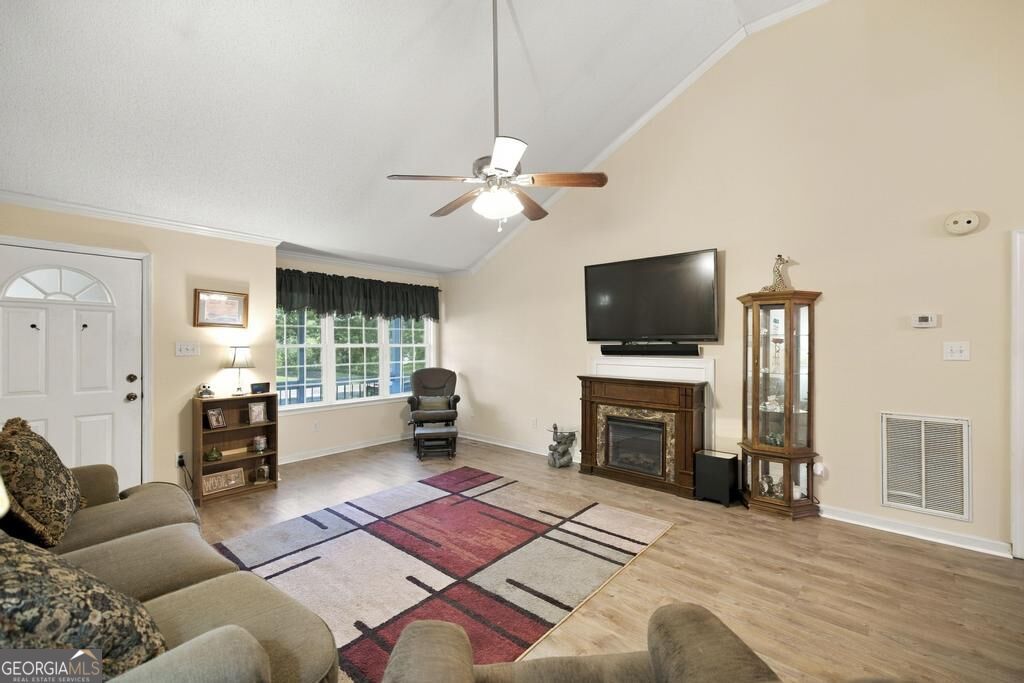 549 Burnett Road Property Photo 9
