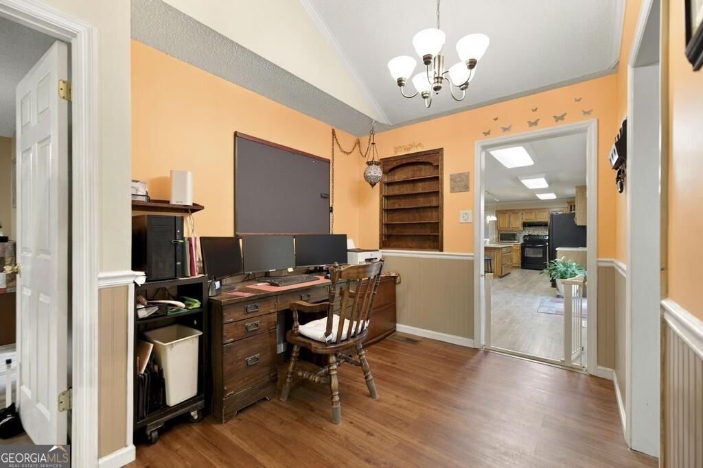 549 Burnett Road Property Photo 11
