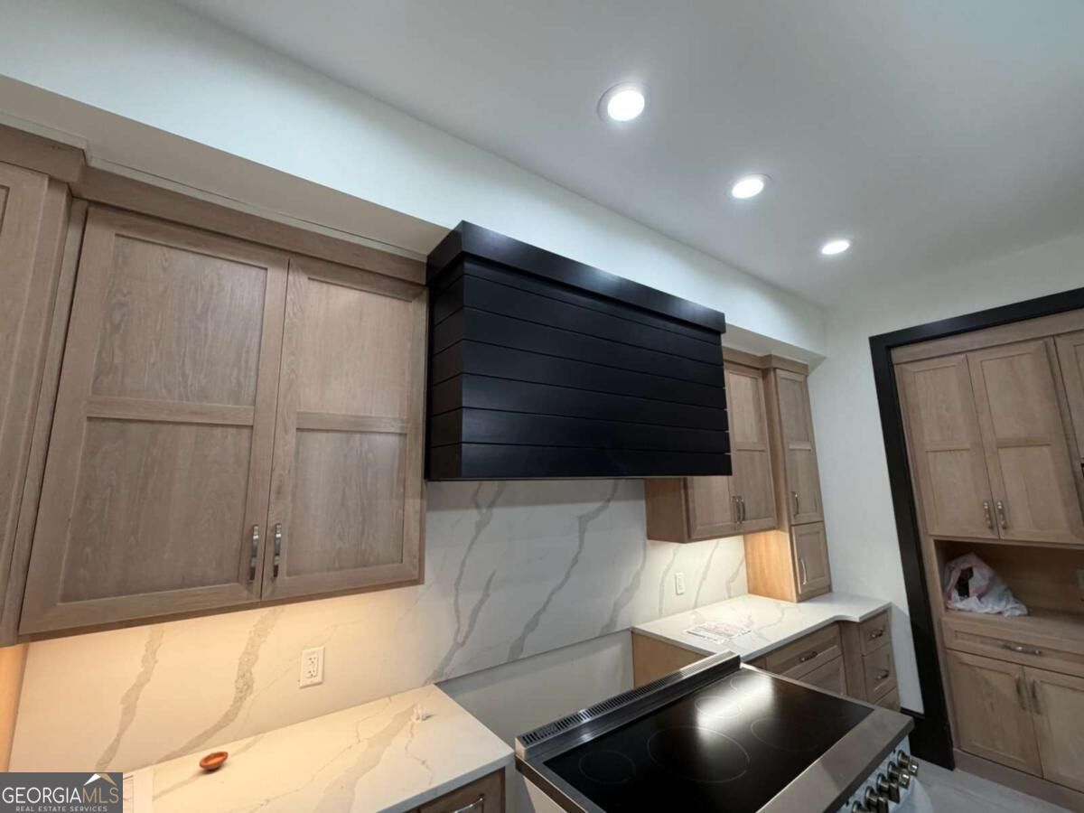 20 Club Drive Property Photo 4
