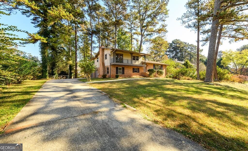 462 Emily Drive Sw Property Photo 3