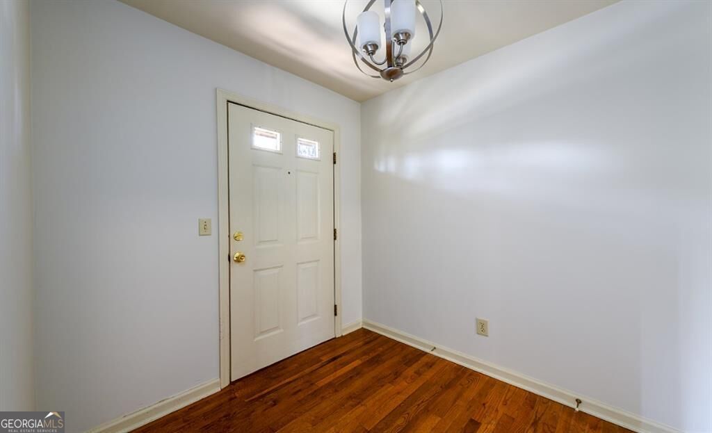 462 Emily Drive Sw Property Photo 4