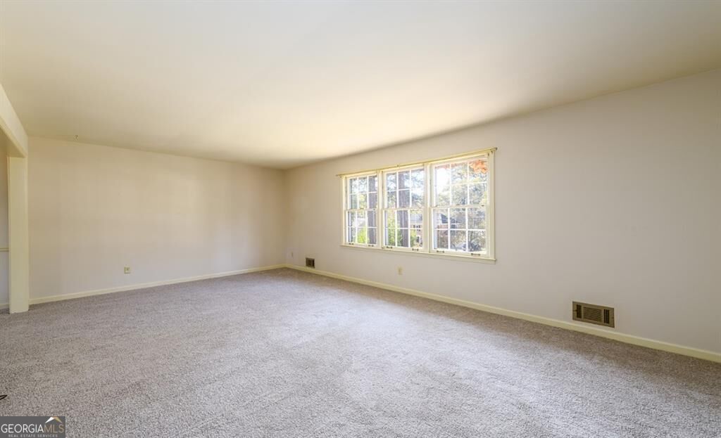 462 Emily Drive Sw Property Photo 5