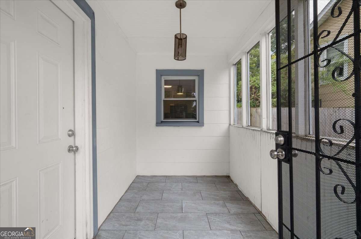 819 Woodbourne Drive Sw Property Photo 3