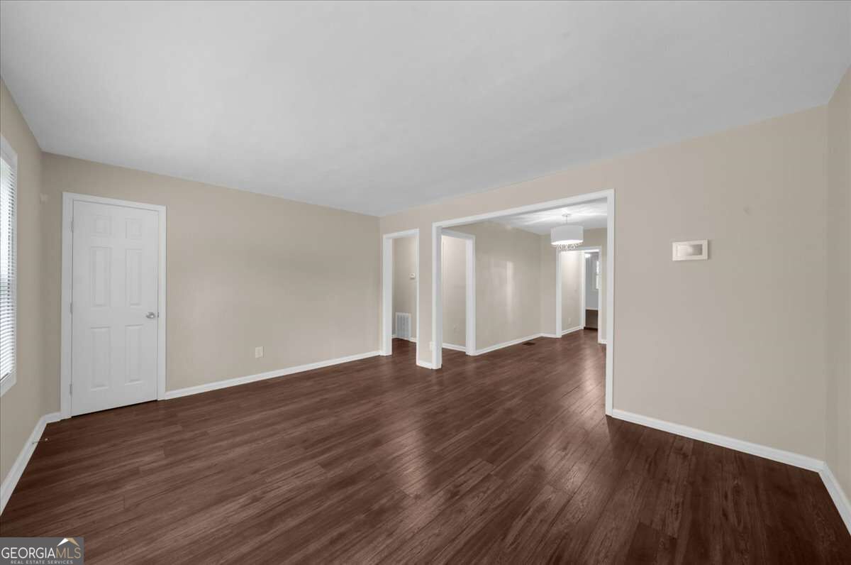 819 Woodbourne Drive Sw Property Photo 4