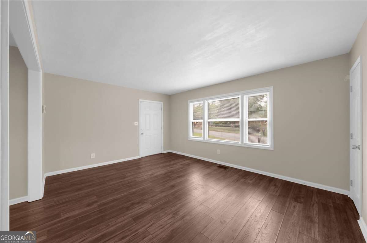 819 Woodbourne Drive Sw Property Photo 5