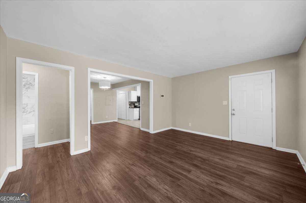 819 Woodbourne Drive Sw Property Photo 6