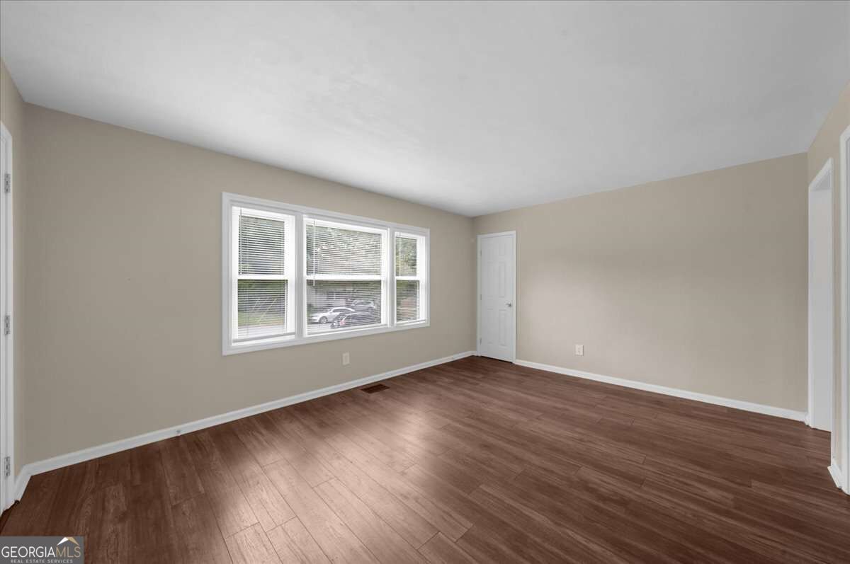 819 Woodbourne Drive Sw Property Photo 7
