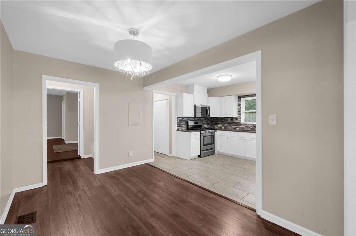 819 Woodbourne Drive Sw Property Photo 8