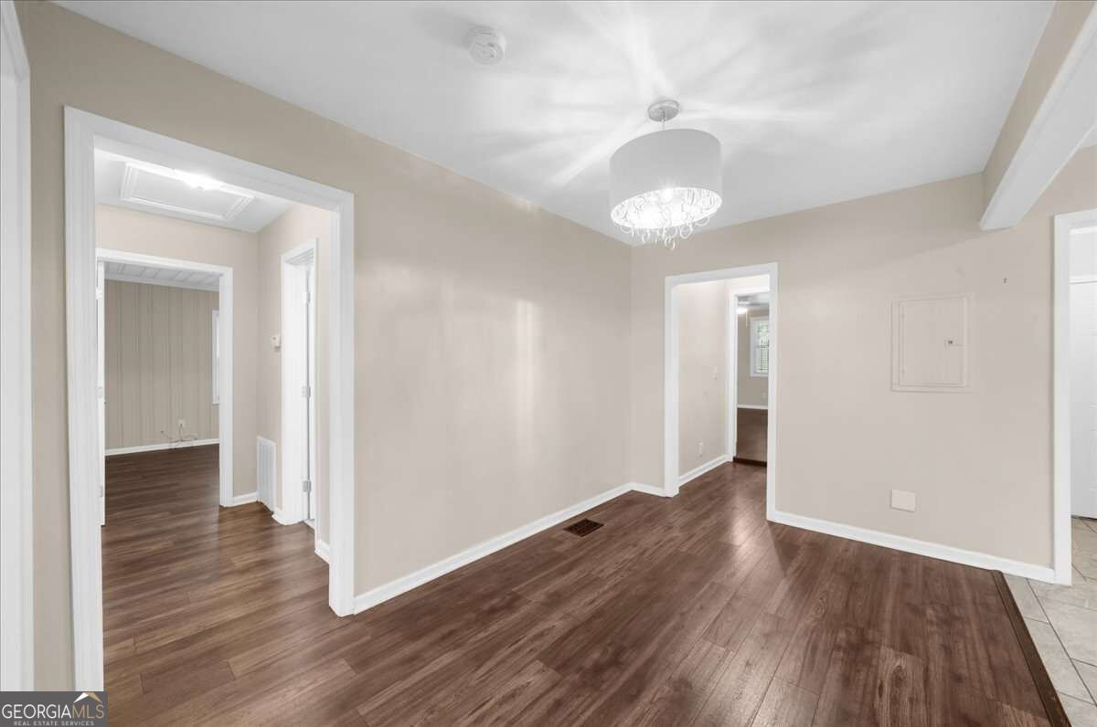 819 Woodbourne Drive Sw Property Photo 9