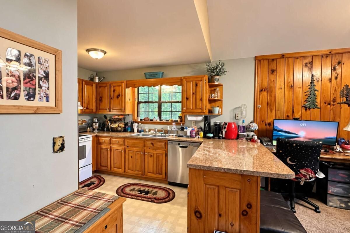 580 Riverwood Road # 32 Property Photo 9
