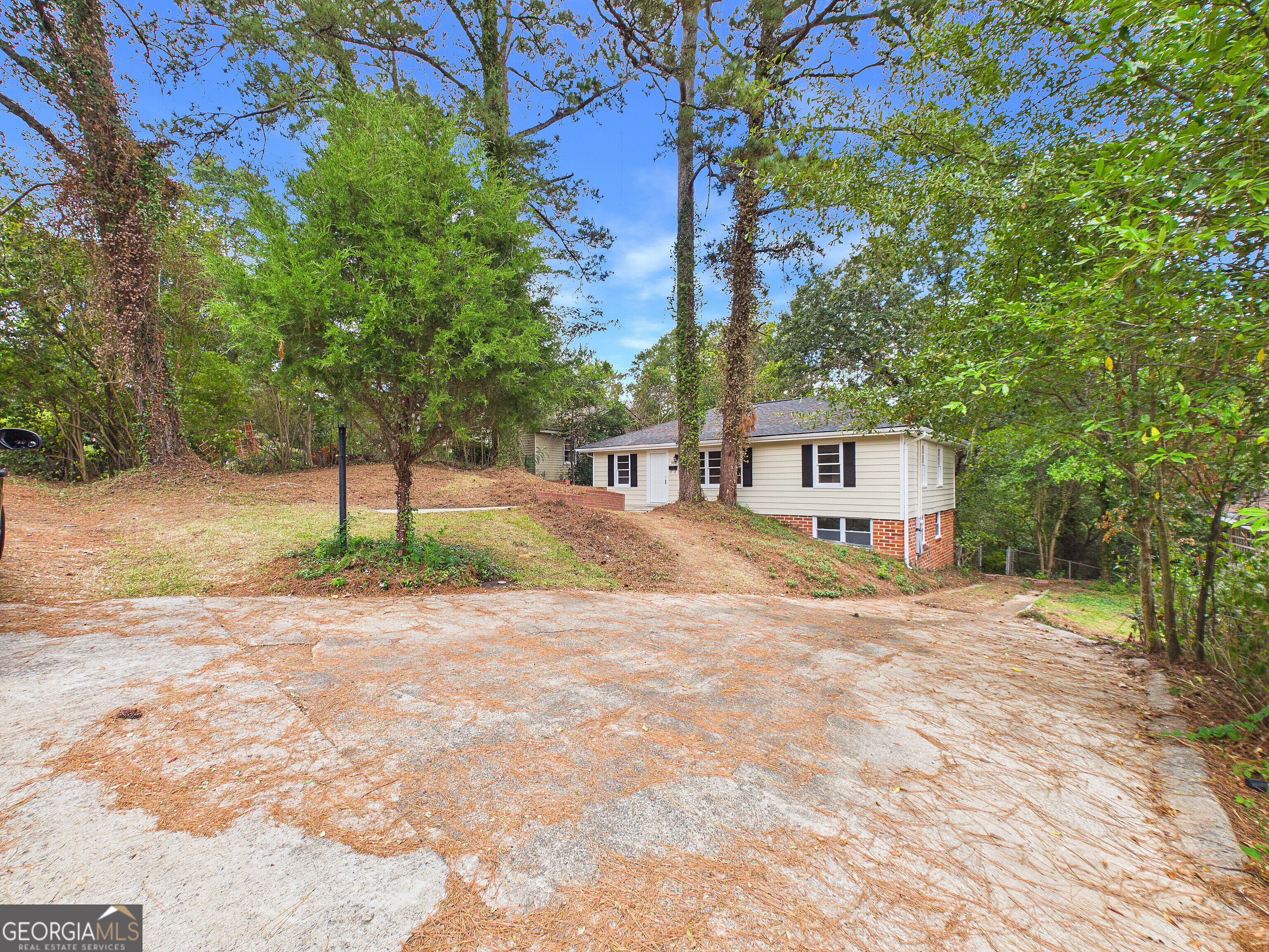 588 Rogers Drive Property Photo 2