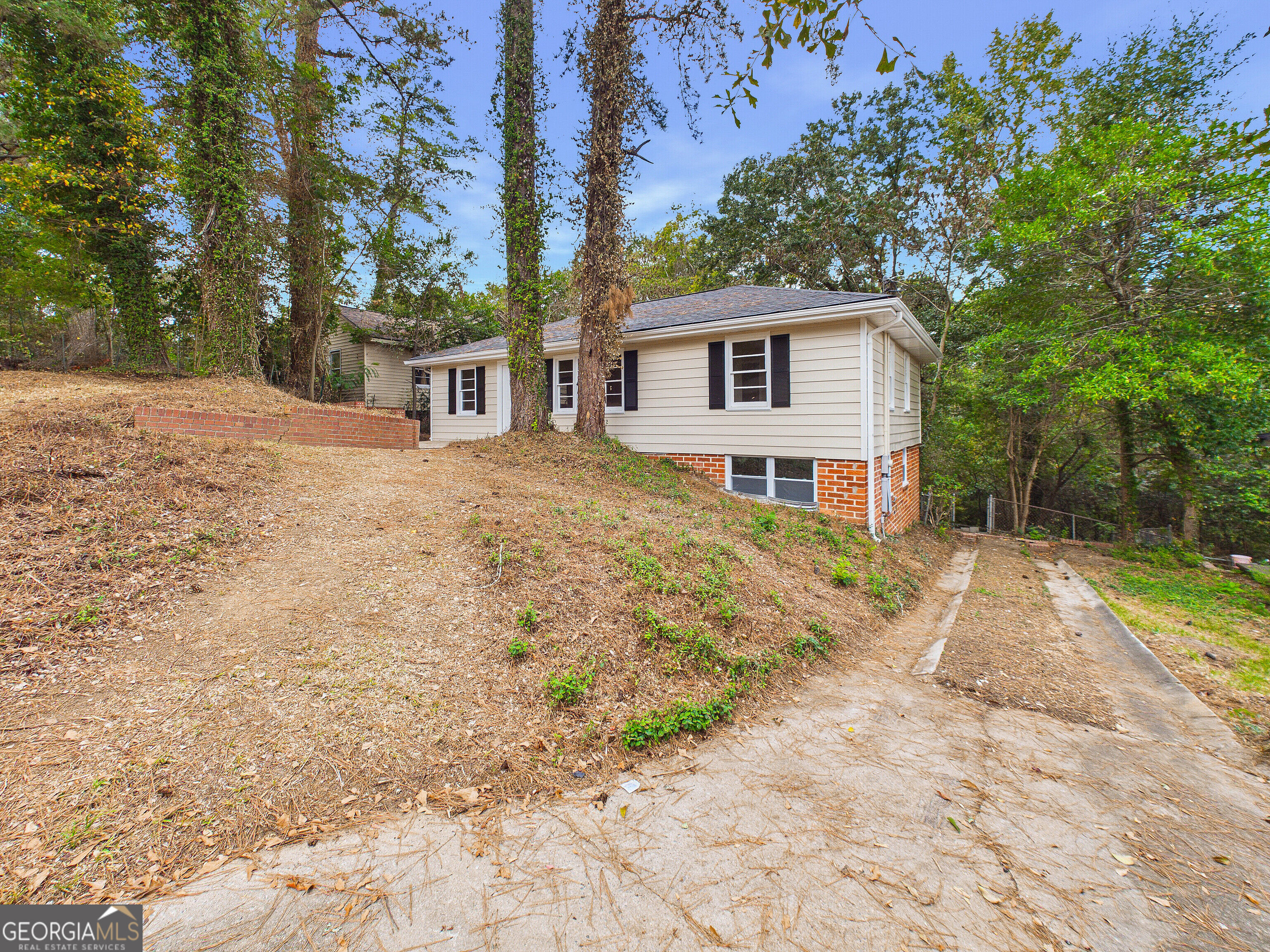 588 Rogers Drive Property Photo 3