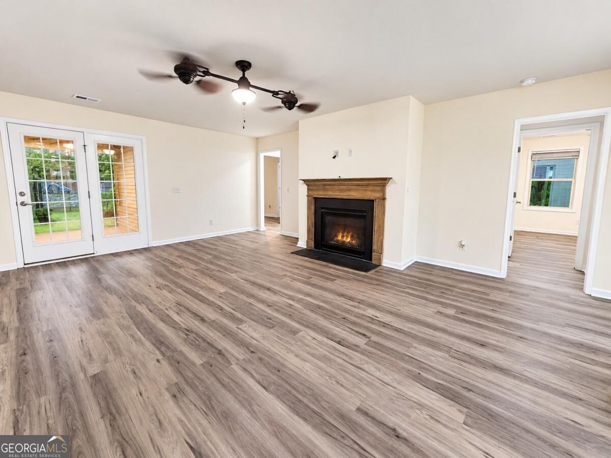 6 Easy Street Property Photo 4