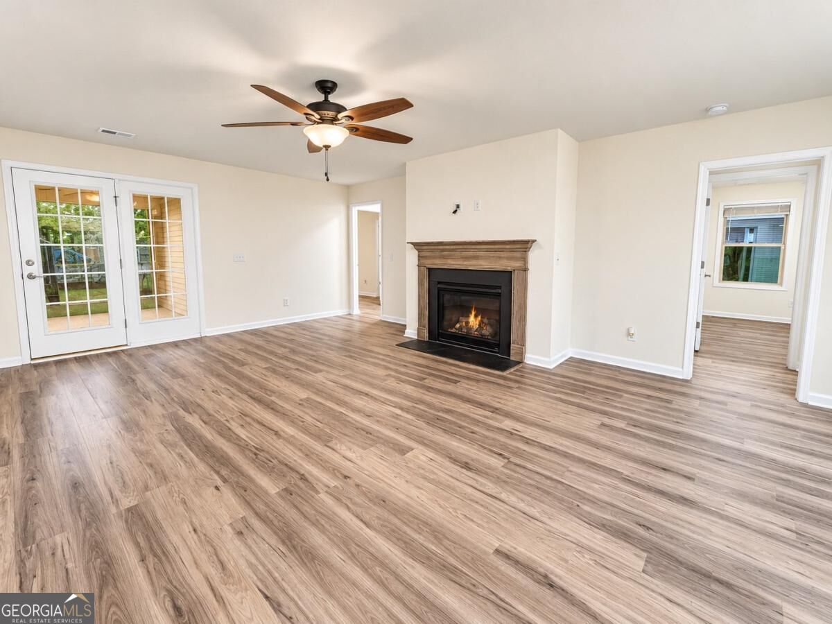 6 Easy Street Property Photo 5