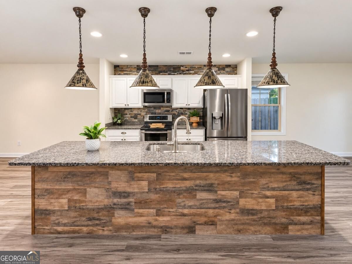 6 Easy Street Property Photo 7