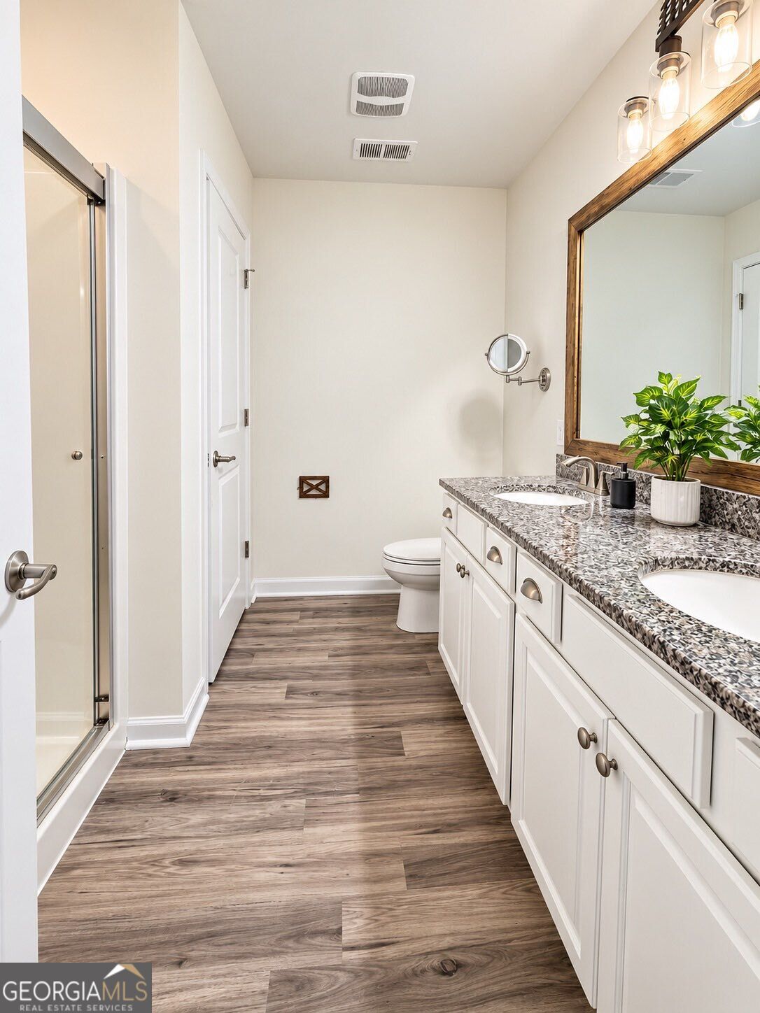 6 Easy Street Property Photo 15