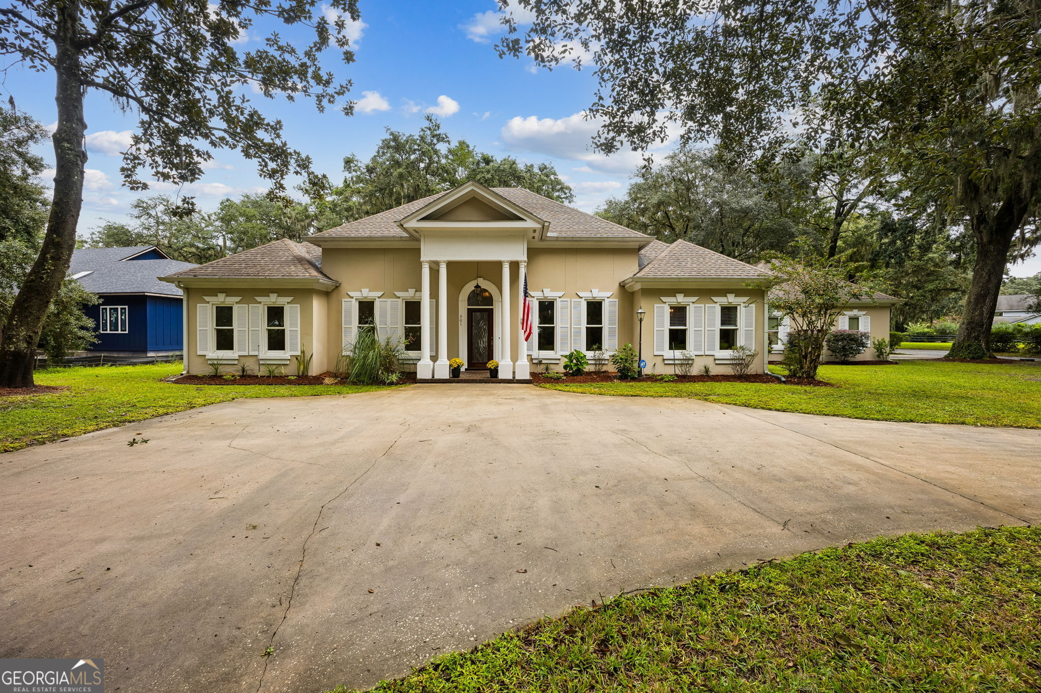 301 Trimaran Drive Property Photo 1