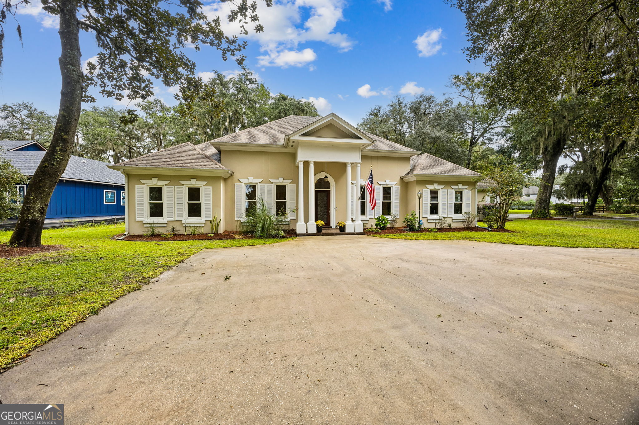 301 Trimaran Drive Property Photo 2