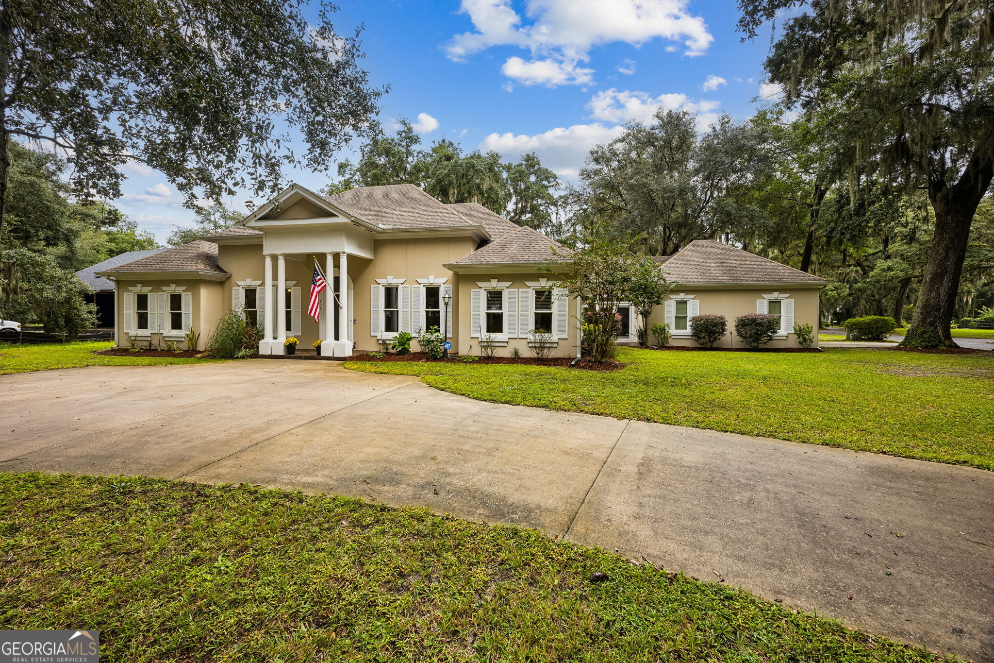 301 Trimaran Drive Property Photo 3