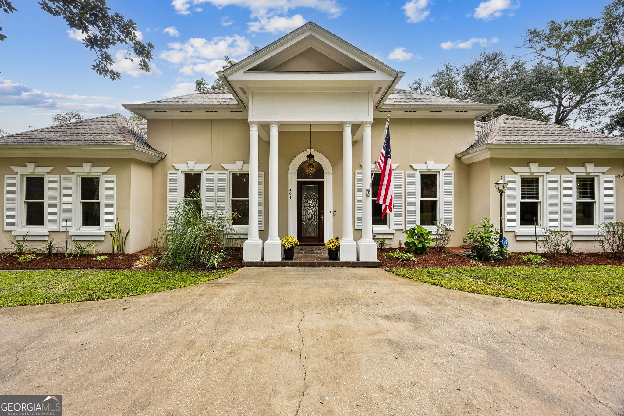 301 Trimaran Drive Property Photo 5