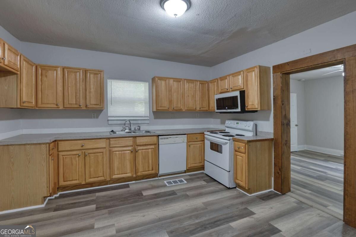 2486 Claude Street Nw Property Photo 15