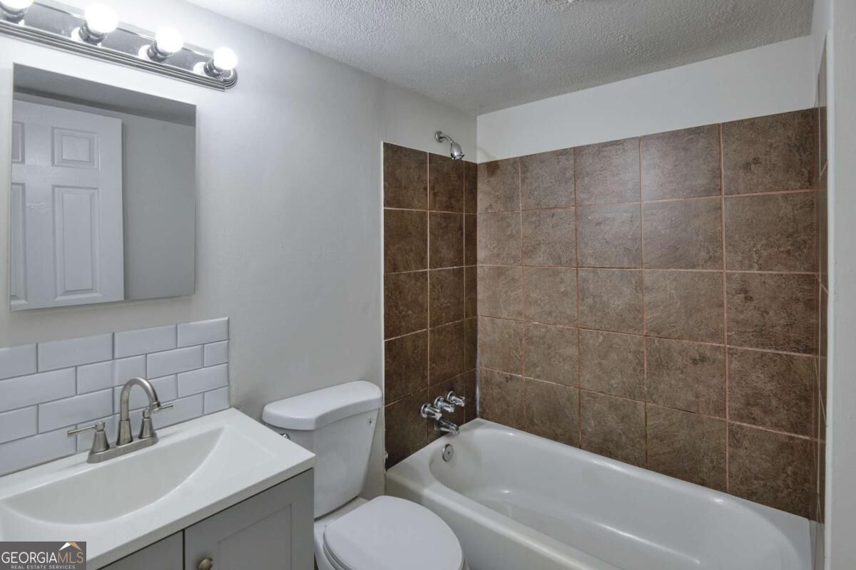 2486 Claude Street Nw Property Photo 18