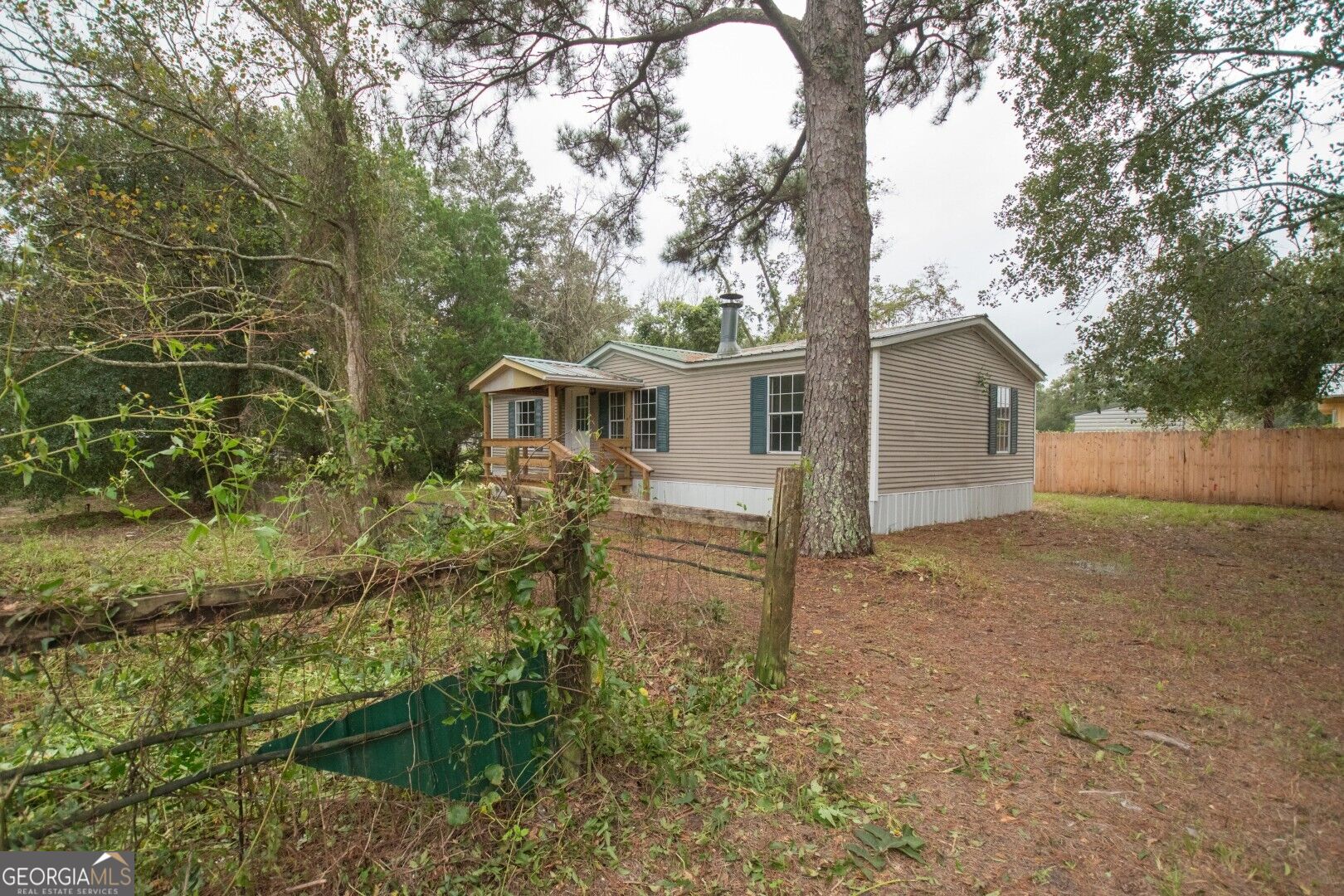 438 Pinehurst Drive Property Photo 2
