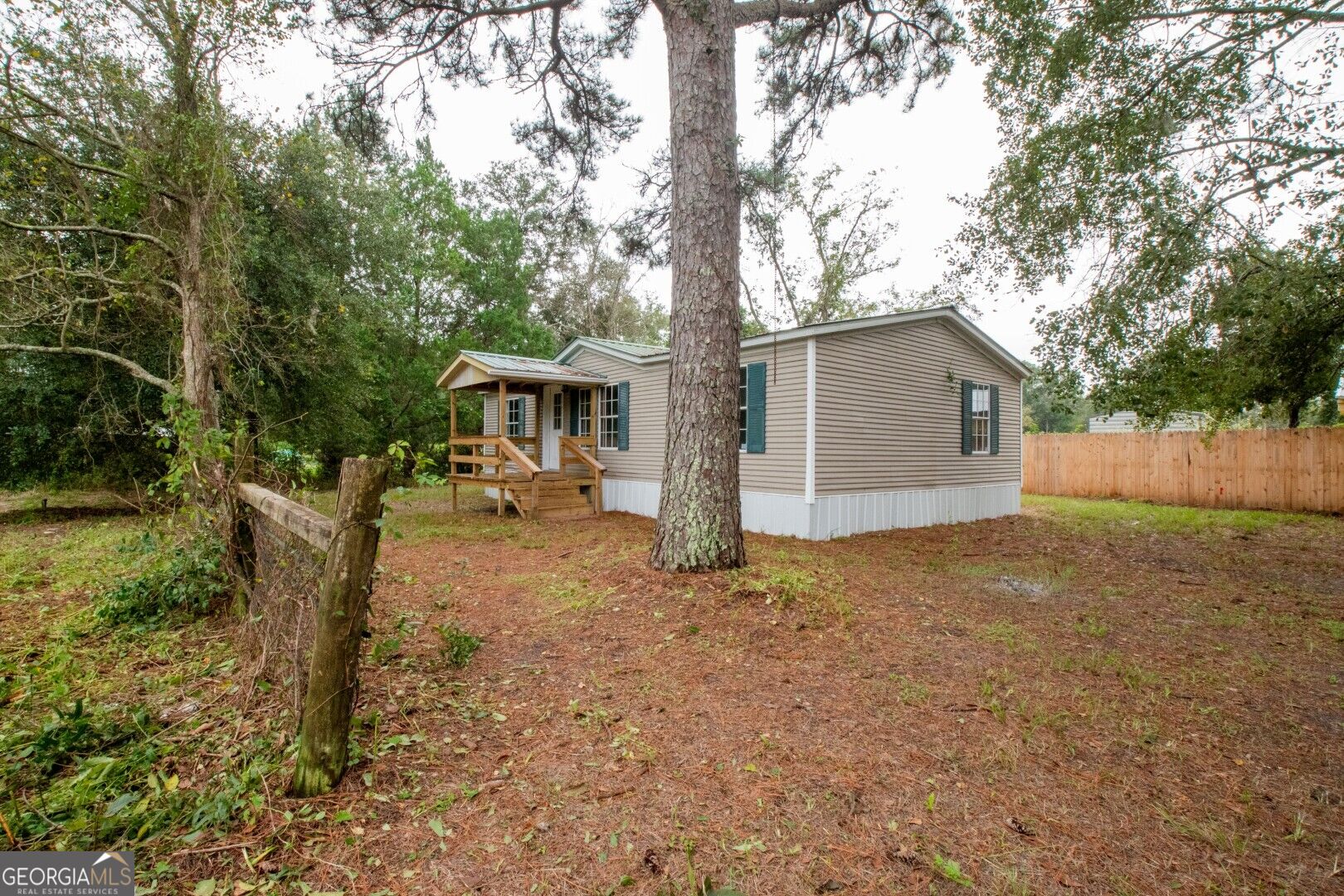 438 Pinehurst Drive Property Photo 8