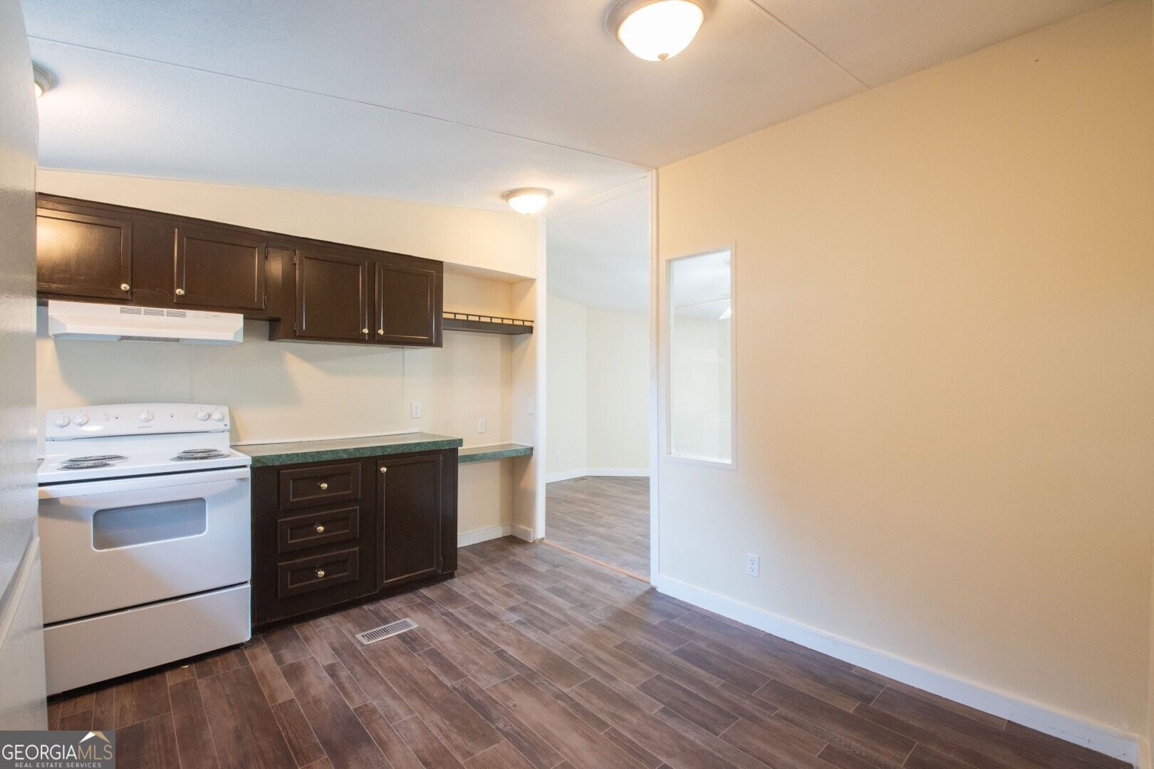 438 Pinehurst Drive Property Photo 11