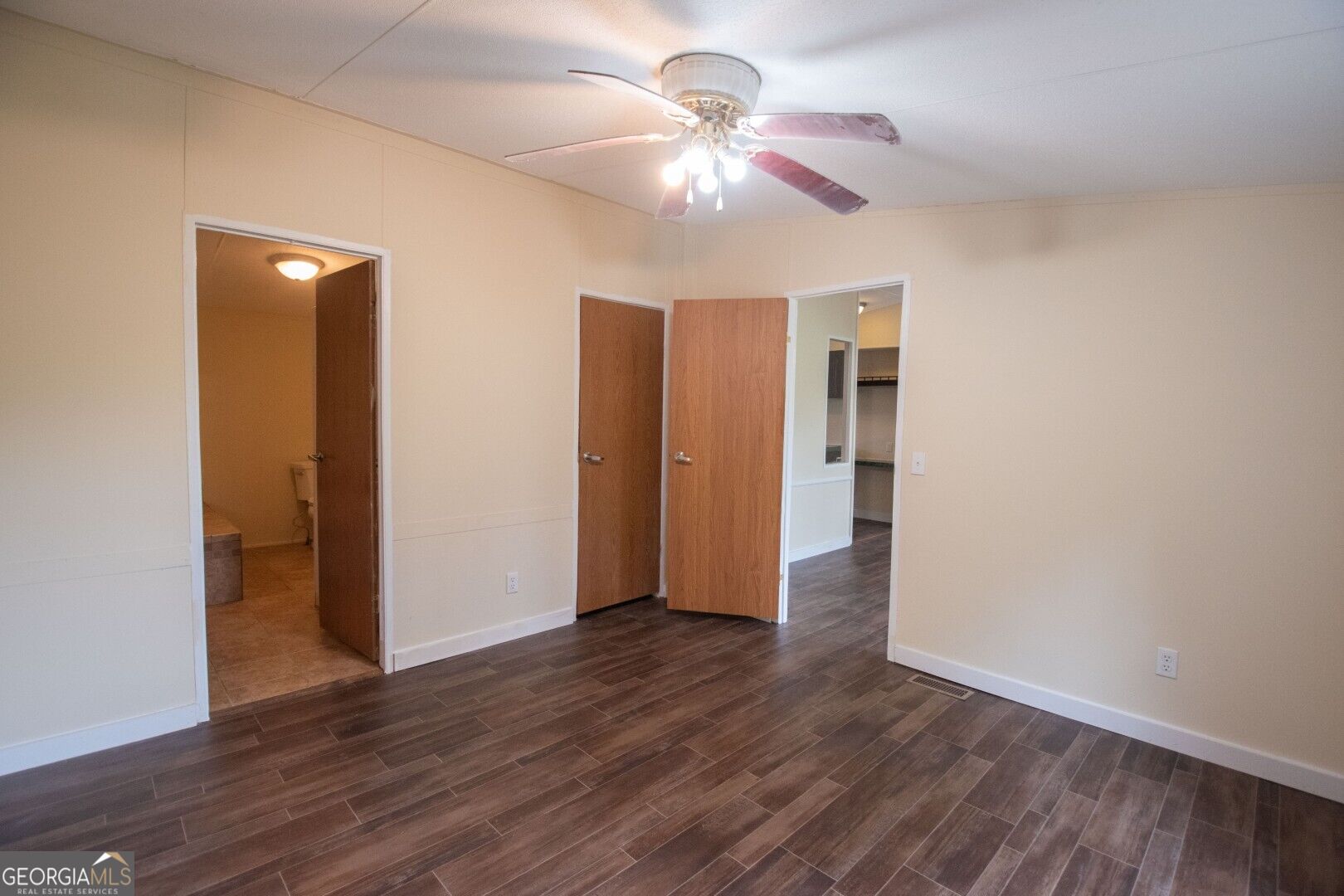 438 Pinehurst Drive Property Photo 23