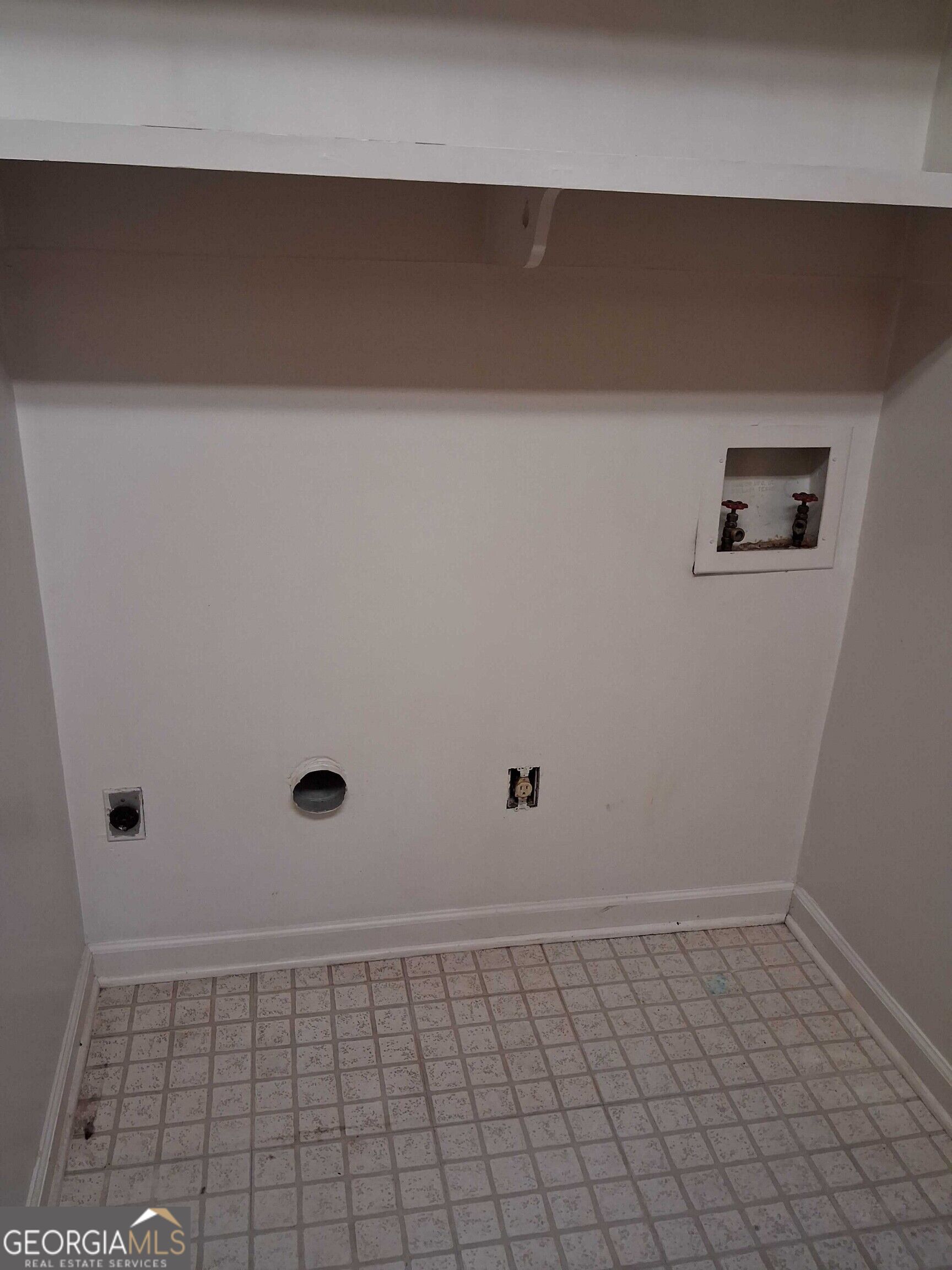 111 Willowick Drive Property Photo 14