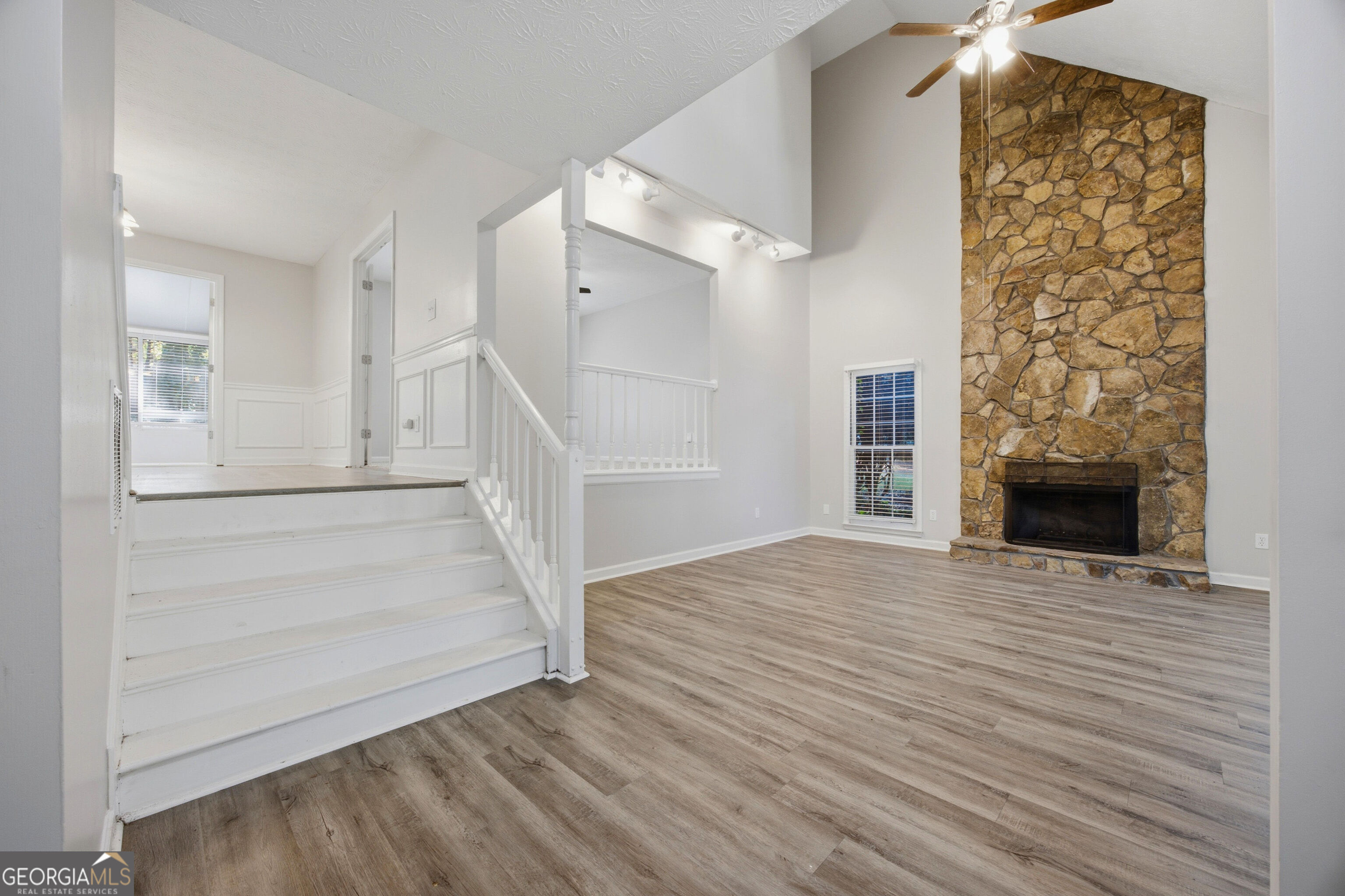 1055 Wellers Court Property Photo 2