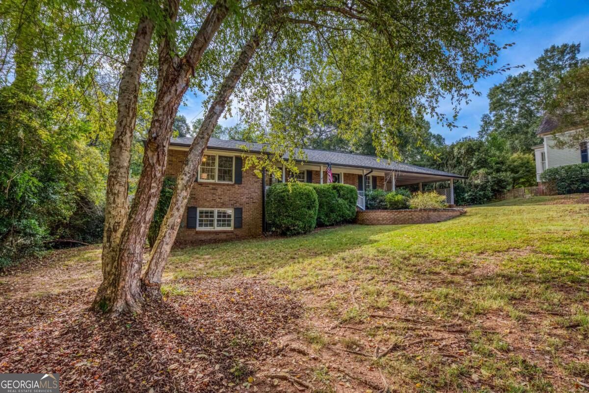 340 Pine Street Property Photo 6