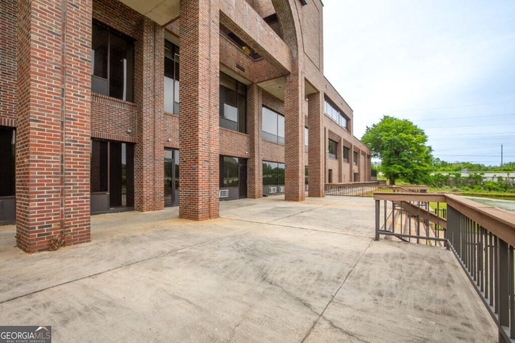 3500 Riverside Drive Property Photo 4