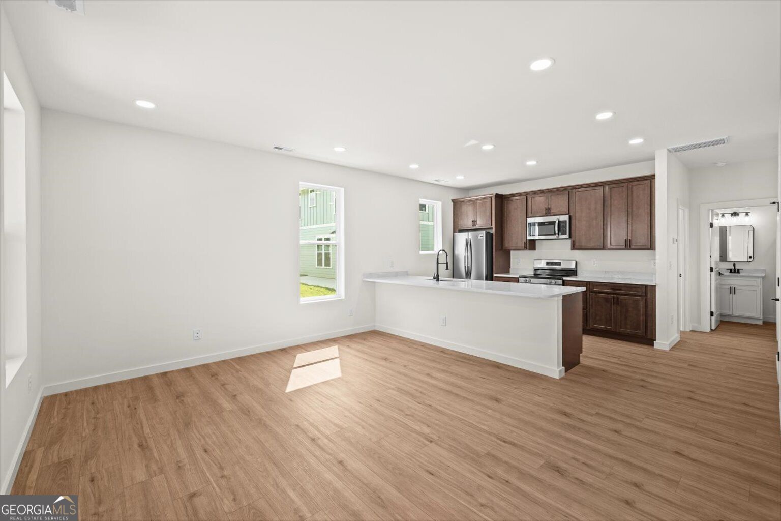 906 S Hamilton Street Property Photo 5